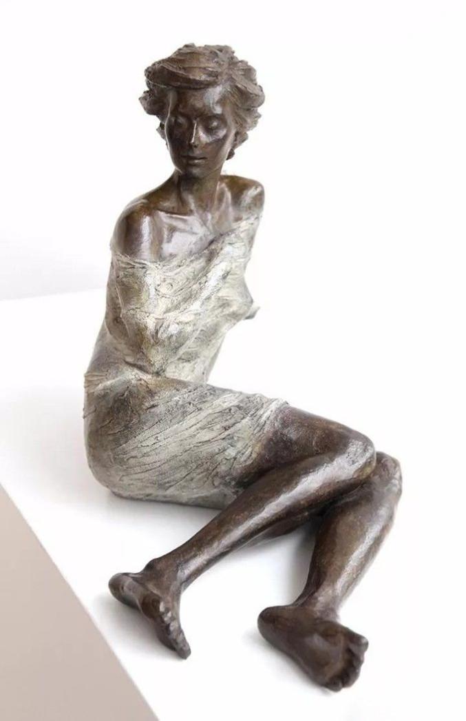 央美才女手下的人体雕塑,美得无声,但自有力量