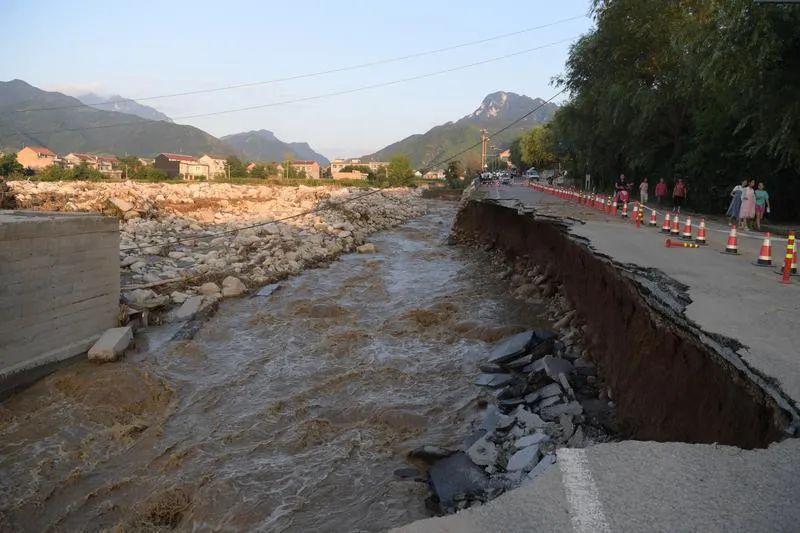 蓝田九间房暴雨伤亡图片