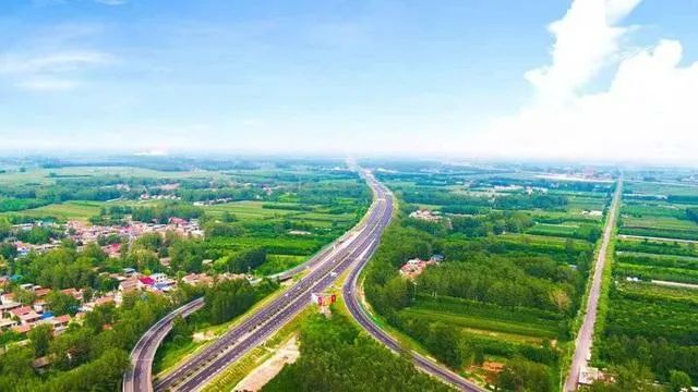 菏泽首条双向八车道高速公路正式通车