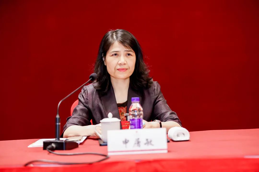 开幕式由民盟杭州市委会专职副主委申屠敏主持.