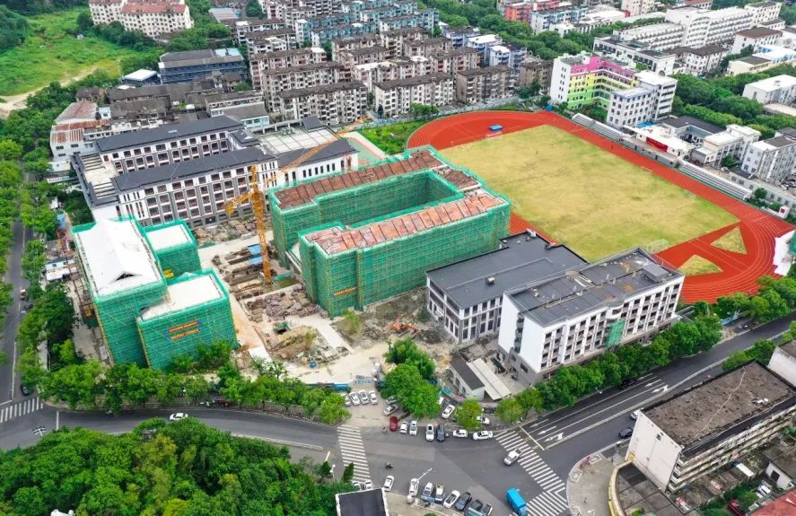 这个暑假椒江二中干了番大事建了新食堂新宿舍图