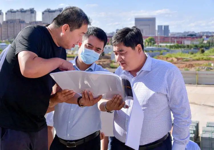 中国红山8月20日,市委常委,红山区委书记陈占英对南山片区,曲家沟片区