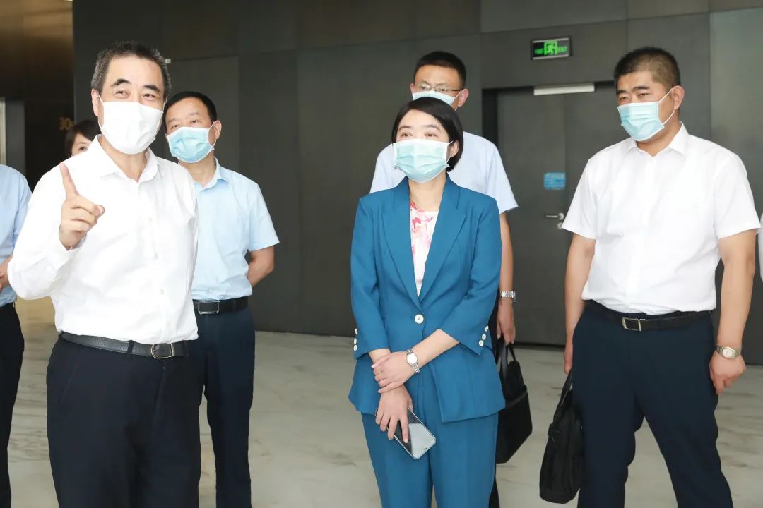 深圳能源集团党委书记,董事长熊佩锦热情接待陈霞一行活动中,陈霞一行