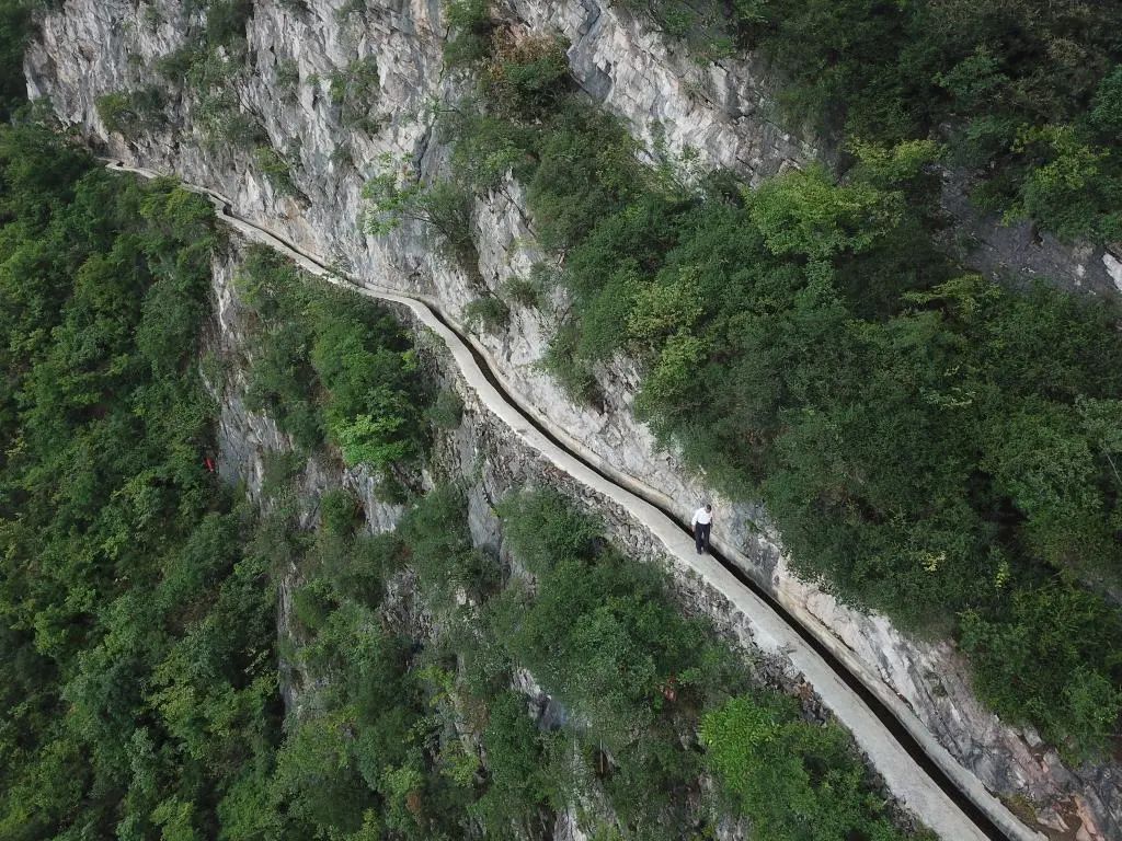 榜样的力量七一勋章获得者丨当代愚公黄大发绝壁天渠映初心