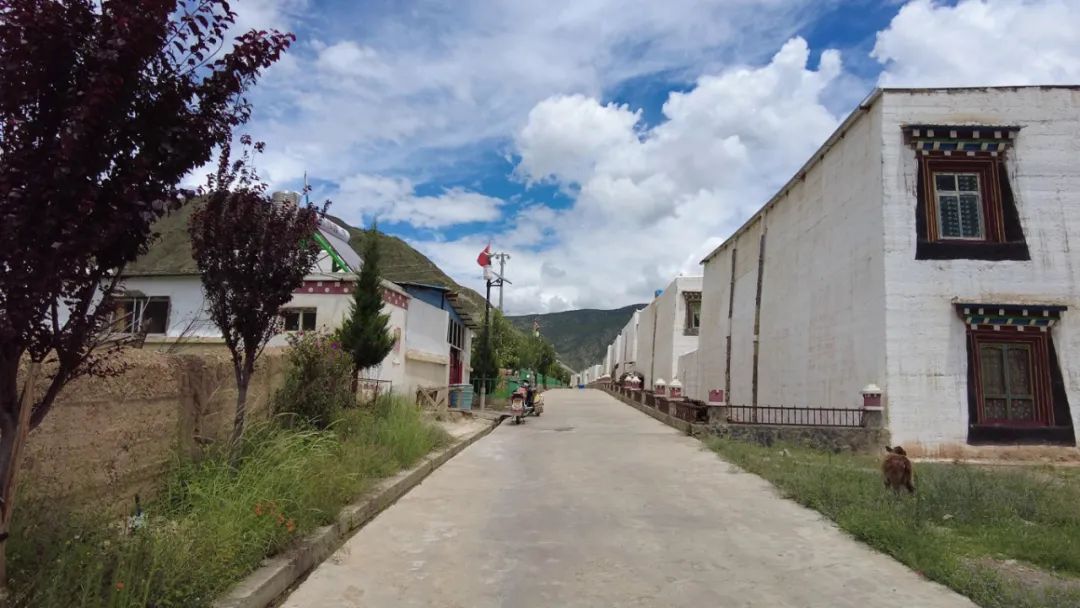 洞松乡热斗村从搬迁户到搬迁富新村奏响幸福凯歌