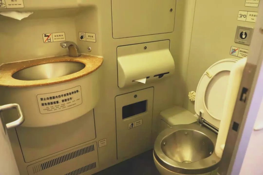 新型车体有无障碍卫生间一般在4号车厢02如何正确使用卫生间?