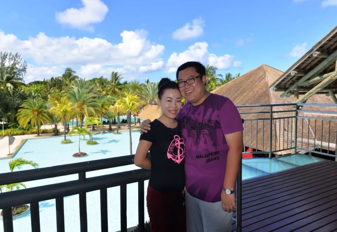 (牛飞全家福)疫情期间,牛飞强忍住强直性脊柱炎疼痛,始终坚守在工作