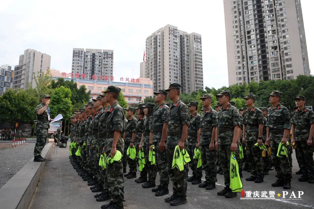 武警重慶總隊執勤第二支隊靠近他們,成為他們,超越他們呢?