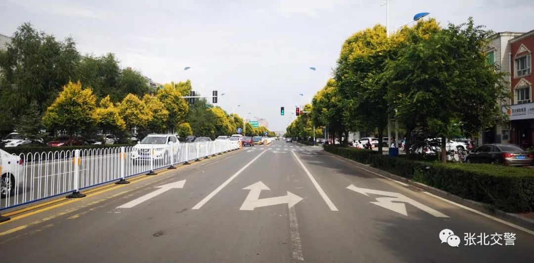张北驾驶员朋友们请注意这个路口的车道