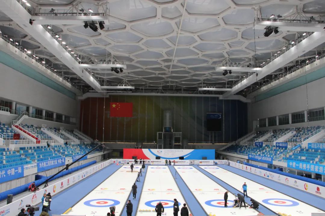 东方体育中心冰场图片