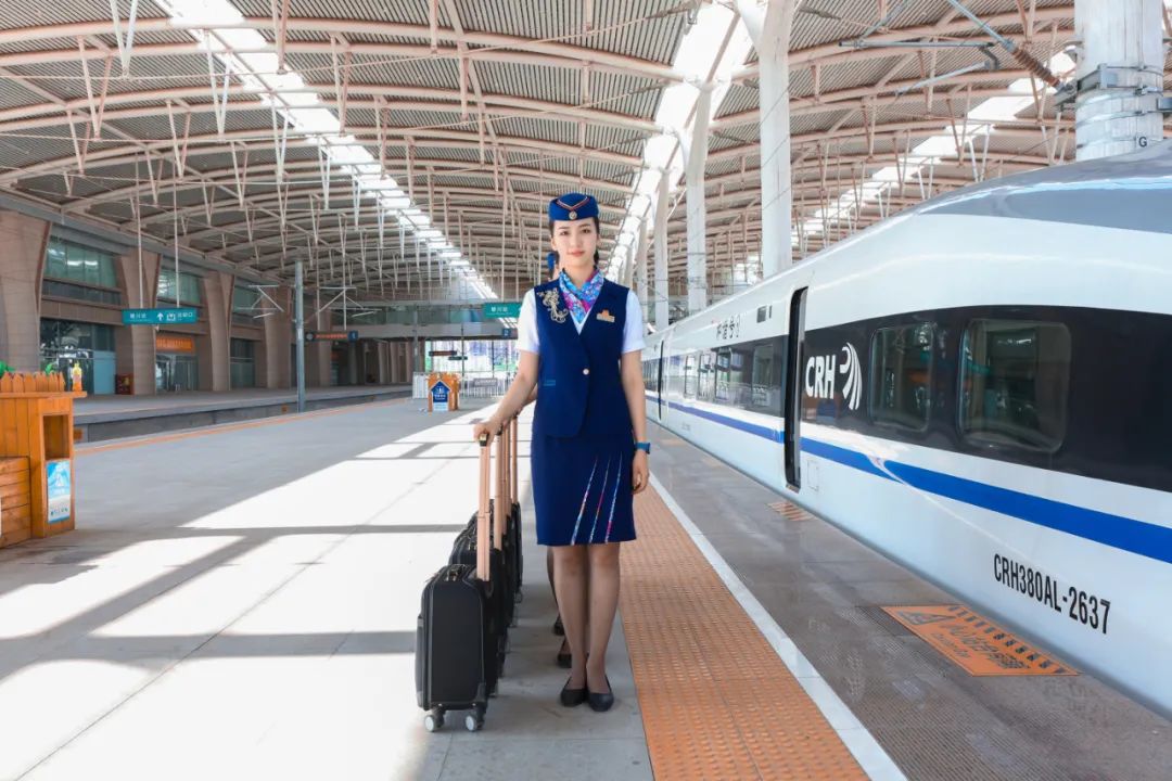 最美兰铁人点赞最美列车长