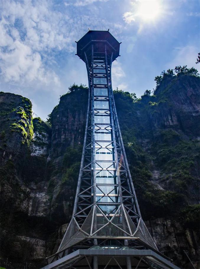 走路比较累,云龙地缝返程时不用爬山上去,乘坐垂直观光电梯可减少789