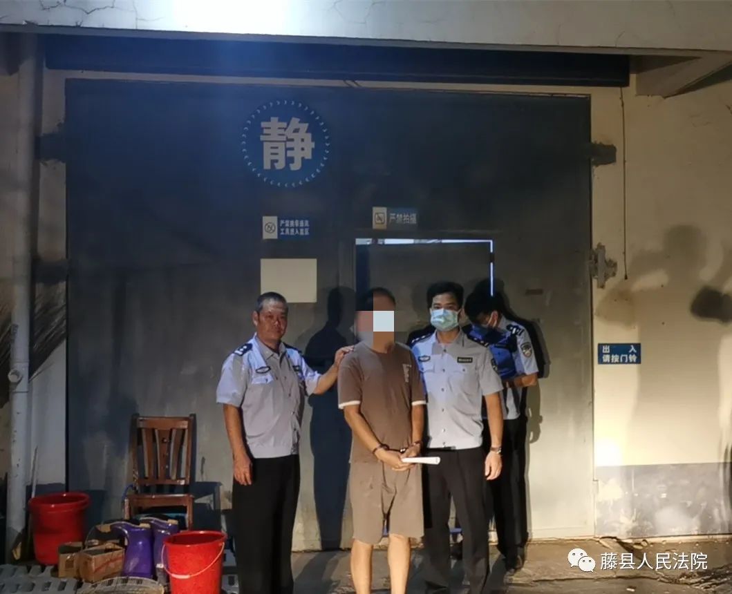 凌晨1点移送看守所此次执行行动的圆满成功,得益于藤县公安局古龙
