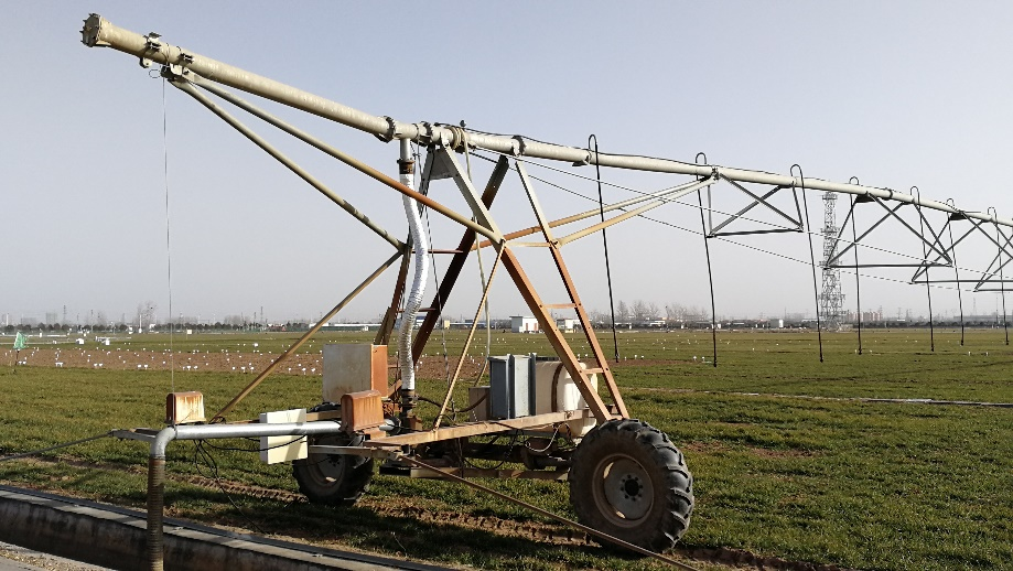 河南省新乡市七里营平移式喷灌机组(图片来源:作者)河南省新乡市七里