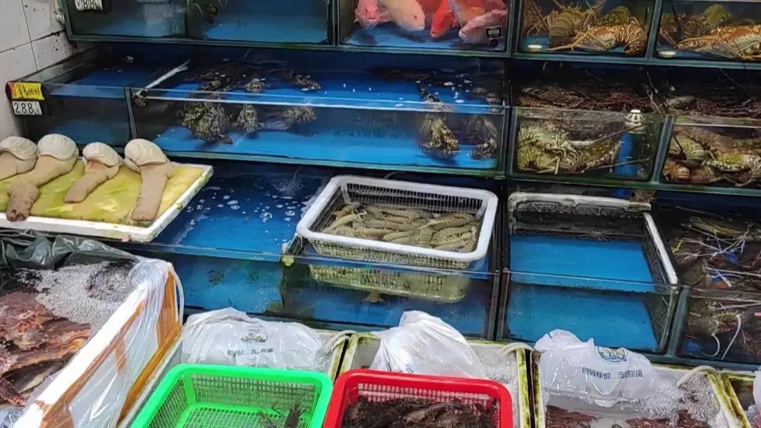 记者暗访广州知名水产市场,背后死虾蟹销售链触目惊心:要多少有多少