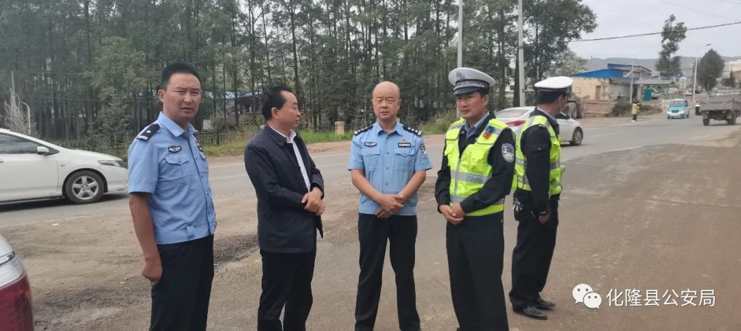 海东市公安局交警支队长李积成莅临我局督导检查"防风险,除隐患,降发