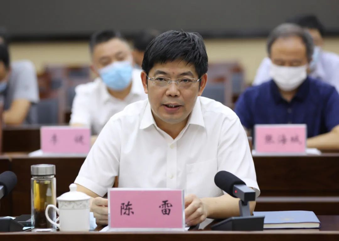 在随后召开的座谈会上,陈雷简要介绍了如东九大产业链的发展现状.