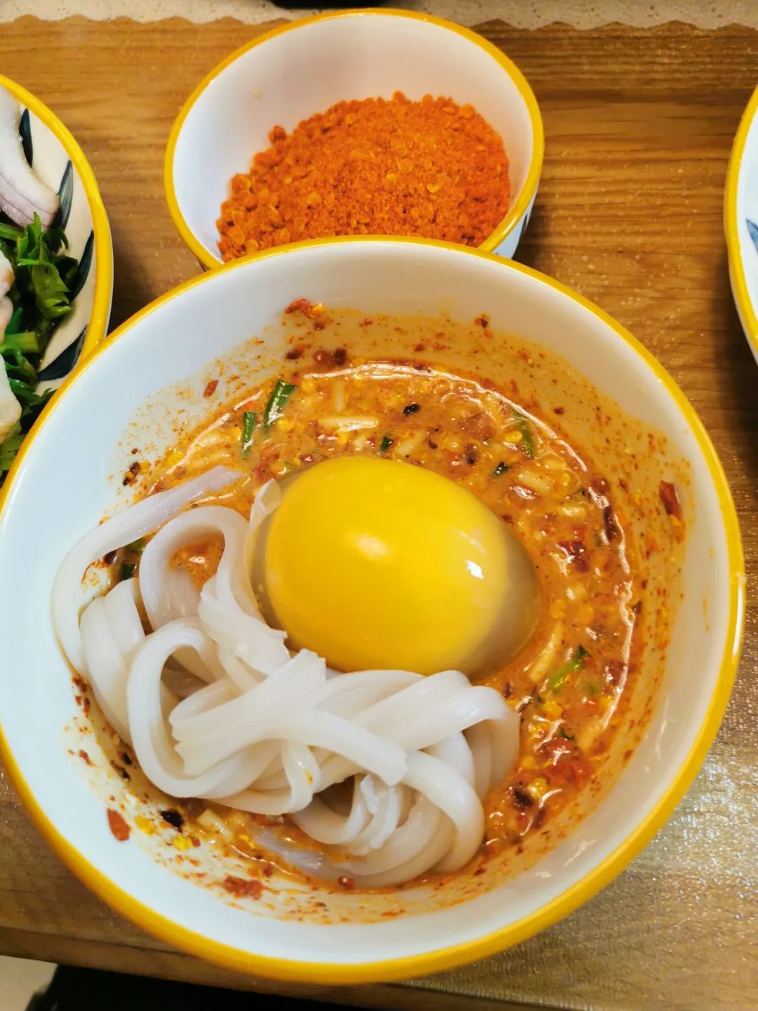 荞凉粉口感酸辣带劲,而且不易上火,已成为夏季必吃品.