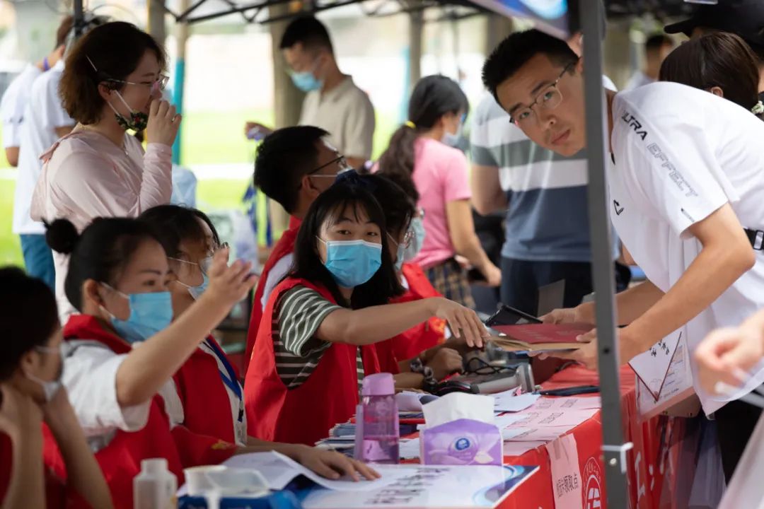 一见倾新直击2021级本科生迎新现场