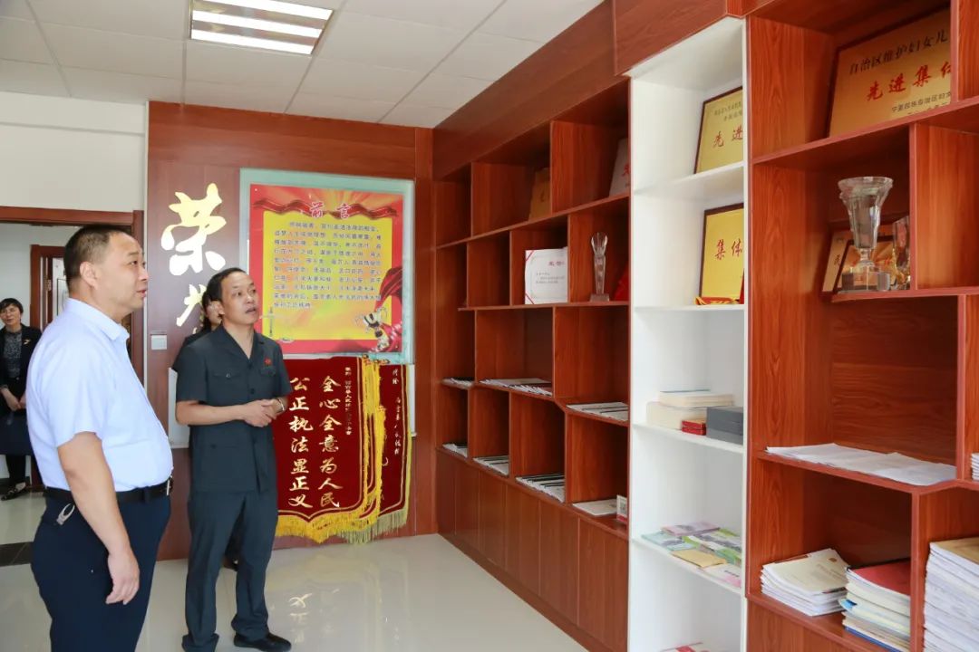 西吉县委常委政法委书记吴铁军调研指导西吉县法院工作