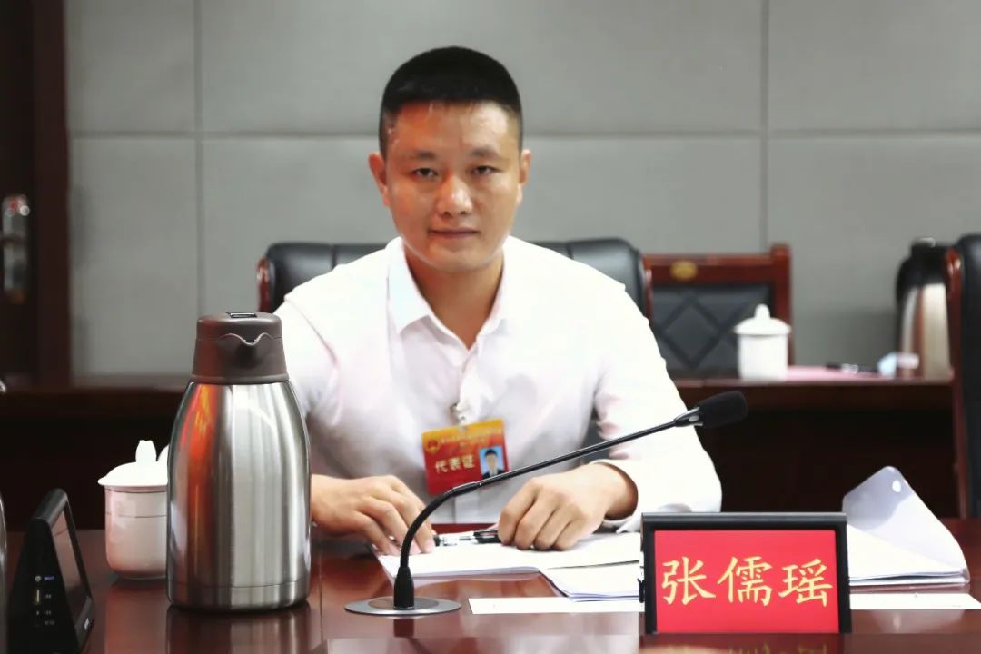 县人大常委会主任黄朝忠率在酉全国市县三级人大代表视察调研酉阳法院