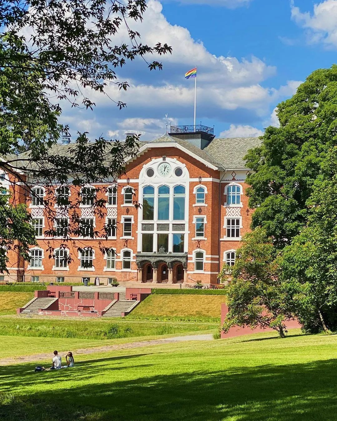 免学费还高颜值,理想中的大学模样,挪威都有!