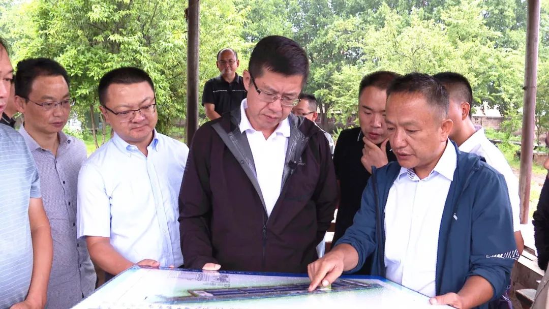 丁洪涛字文源调研肉牛产业化项目建设情况