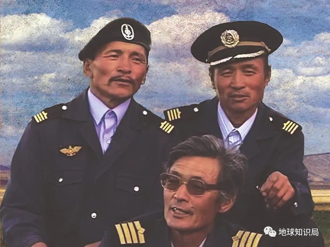 "我希望有一天能看到真正的大海,"蒙古海军的一名水手沉思道.