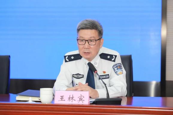 发布人:省公安厅交警总队总队长 王林宾(许梦宇 摄)