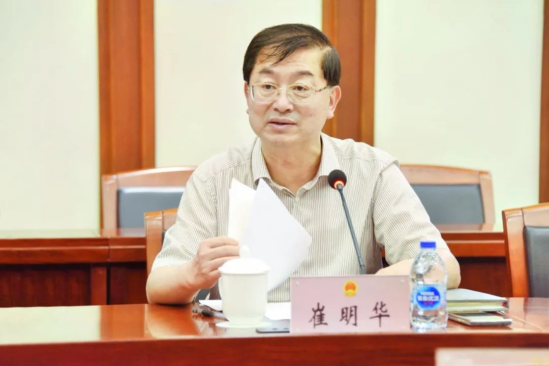 实地视察后,区人大副主任徐国文,副区长高世昀,市