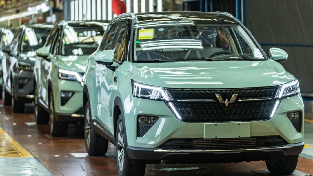首批五菱全球银标战略级suv五菱星辰正式批量下线