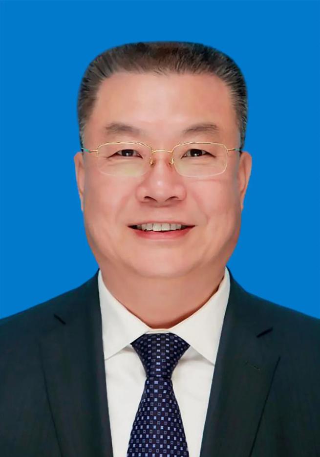 甄毓敏,女,满族,1967年11月生,在职大学,农业推广硕士,中共党员,现任