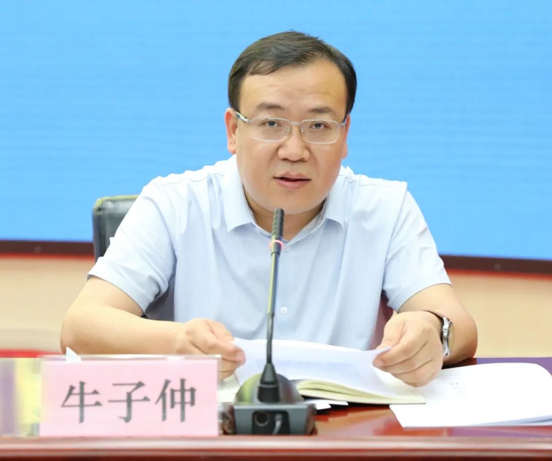 省巿场监管局党组成员,副局长牛子仲宣读省委决定