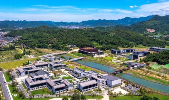 打造共同富裕示范区诸暨范例沈志江接受浙江之声专访