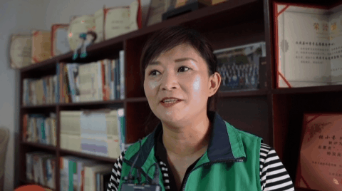 我为群众办实事文成张小芬为做好这事她一直在路上