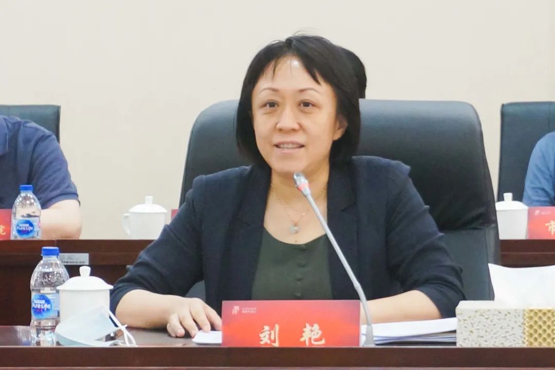 委胡鸿毅副主任,中医药服务监管处刘华处长,闵行区人民政府刘艳副区长