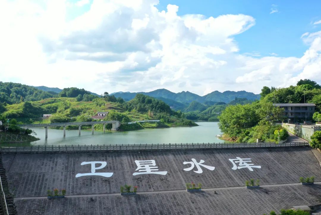 卫星水库.胡瑾 摄今年6月,经过20多天的昼夜施工,总长约7.