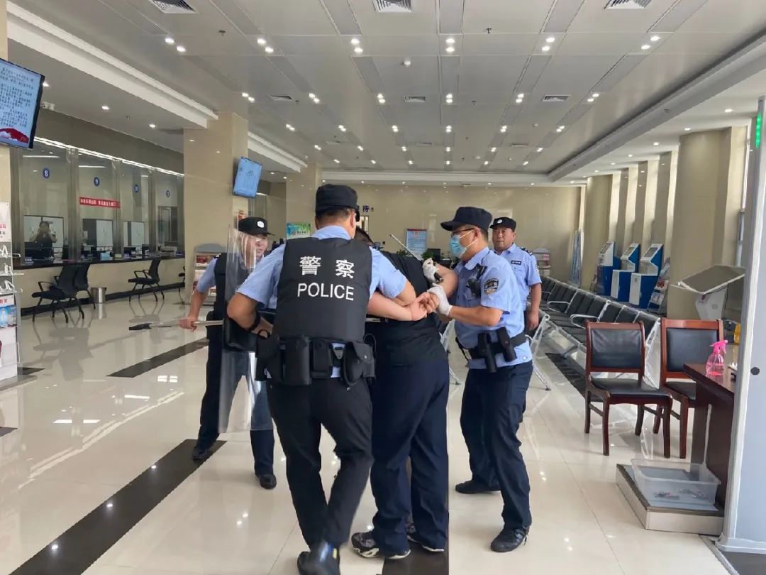 南乐县法院司法警察大队开展突发事件演练活动