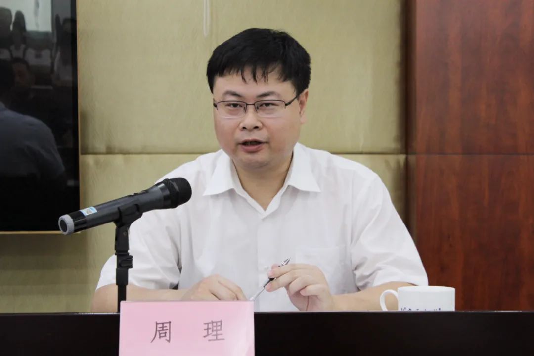 陈翰朋会上,宁俊峰宣读了关于周理同志提名为昌江区法院