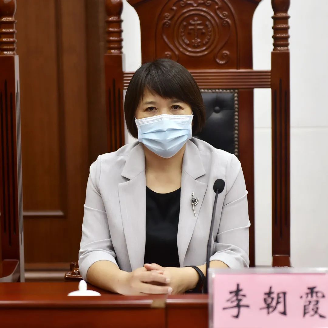 会议由区委常委,政法委书记李朝霞主持,云龙法院全体干警参加了会议.