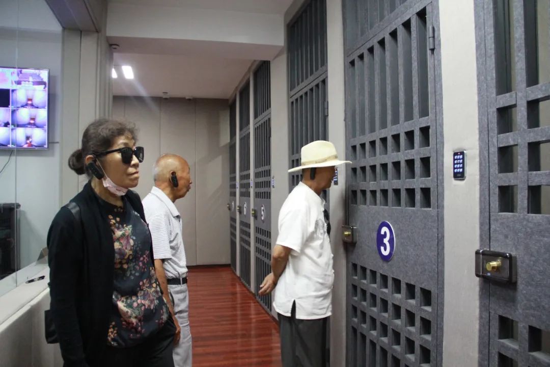 建水法院离退休老干部支部开展主题党日活动