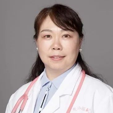 苑素云,中医学博士,上海中医药大学附属龙华医院中医经典病房主任医师