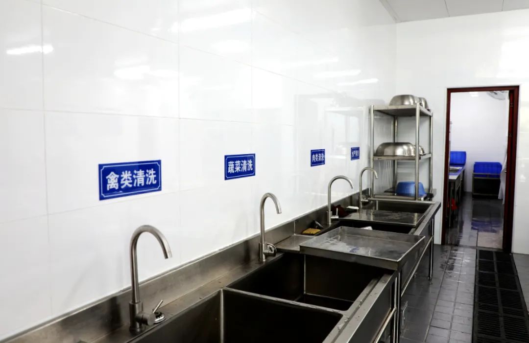 再燃炊烟中心职工食堂全新试运行