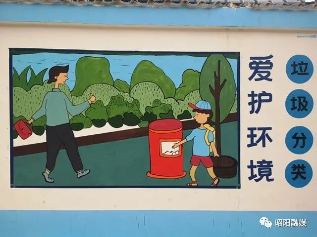 文明,等他画完了,打算来拍摄一个视频,发发朋友圈,宣传城市的卫生文明