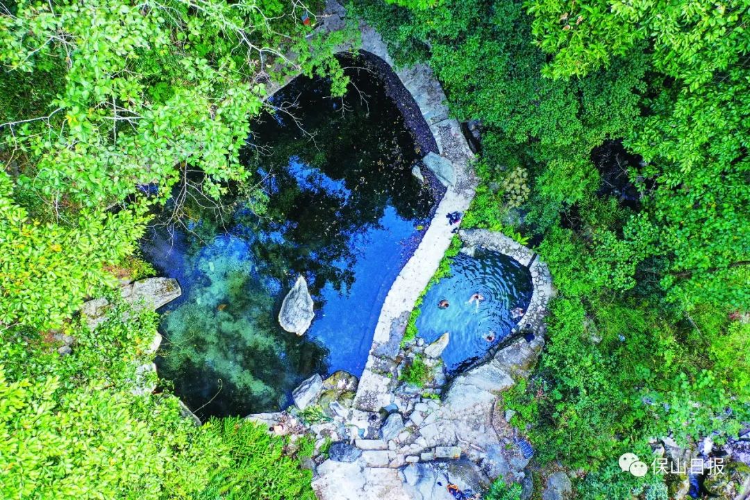 百花岭阴阳谷温泉 孙亮 摄陈亚忠在高黎贡山国家级自然保护区周围向