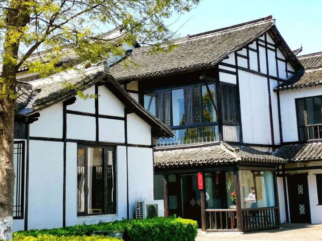 上海书院人家地址:南汇新城镇杞青路777号都在酒店一层哦~tips:极地西