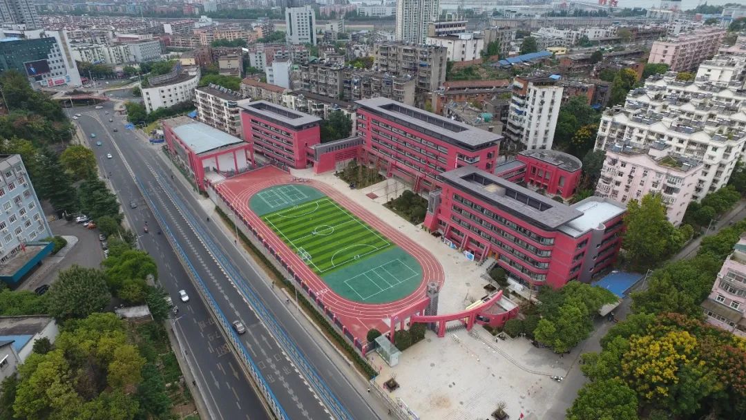 61 该学校整体改扩建工程于2019年9月19日通过预验收,包括教学楼