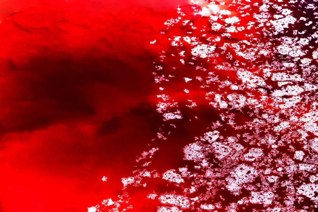 腾格里沙漠竟然有这么一片红海子,实在太美了!