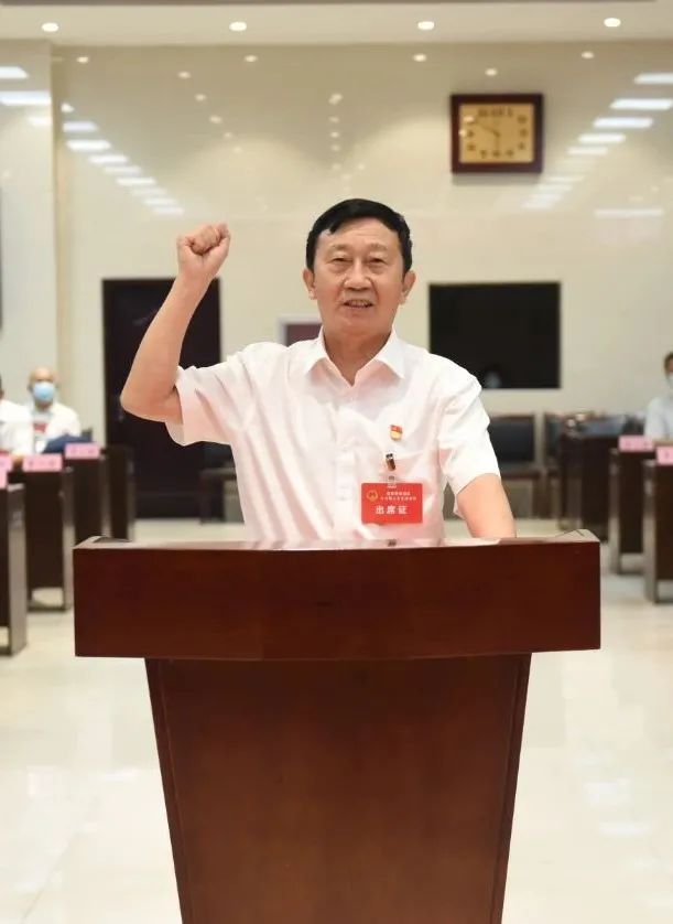 主任,王志,李晓云同志当选为老城区第十六届人民代表大会常务委员会副