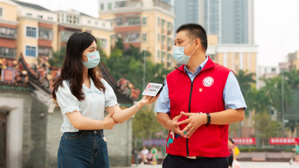 下沙社区党委书记黄旭新接受采访
